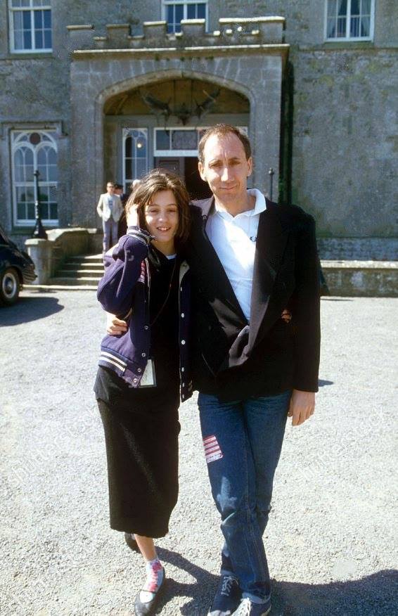 Pete Townshend with his daughter Aminta in 1985