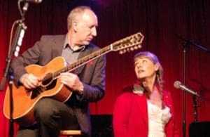 Pete Townshend and Rachel Fuller performing on March 3, 2007