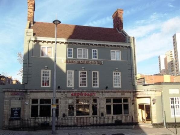 Image of White Hart Hotel in Acton in more recent times